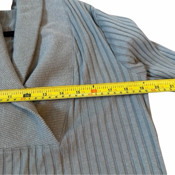 Nike Yoga Gray Ribbed Women Sweatshirt Size Large - Picture 4 of 5